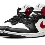 AIR JORDAN 1 MID WMNS "Black Toe"