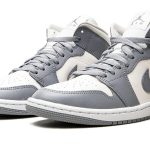 AIR JORDAN 1 MID WMNS "Stealth"