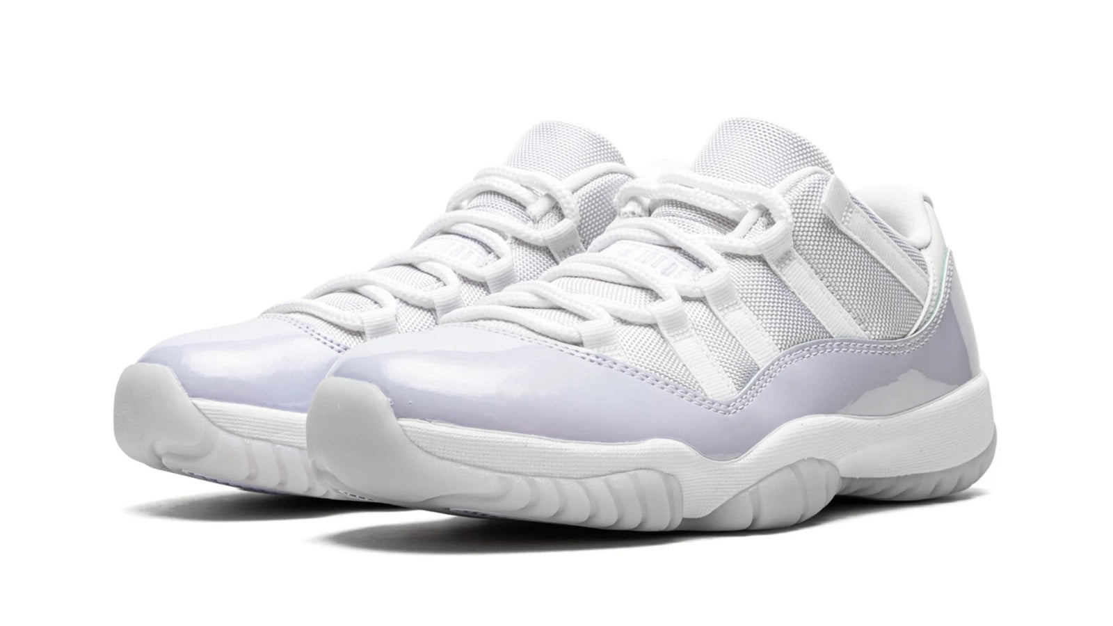 26e2b2e7c962a16983ed1bff2e8cecc1-1.jpg AIR JORDAN 11 LO WMNS "Pure Violet" - Image 1